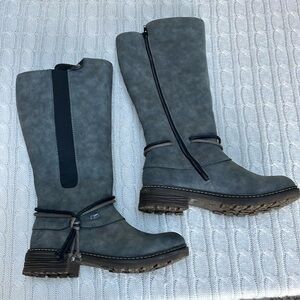 Women’s Rieker 38 gray boots. Knee high. Inside full length zipper. Rope detail